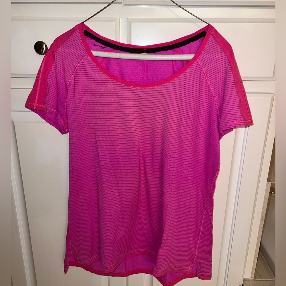 Lululemon women’s Tee